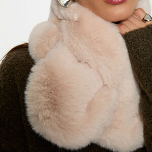 Alternative view of Morgan Faux Fur Scarf – Κασκόλ από Οικολογική Γούνα σε Ivory Απόχρωση