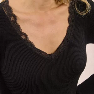 Alternative view of Molly Bracken Lace Finish Undersweater Πλεκτό Μπλουζάκι με Δαντέλα – Black