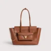 Coccinelle Double Beat Large Δερμάτινη Γυναικεία Τσάντα Ώμου Camel – Luxury Shopper με Αποσπώμενη Μπροστινή Θήκη